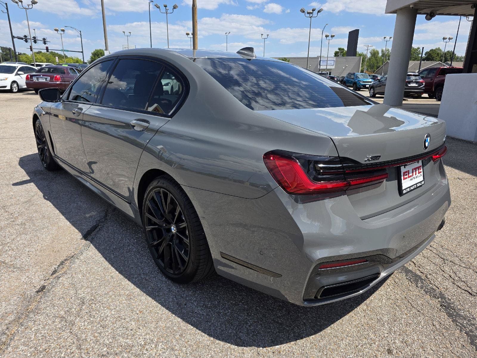 Used 2022 BMW 750i xDrive w/ M Sport Package AWD/4WD image 7