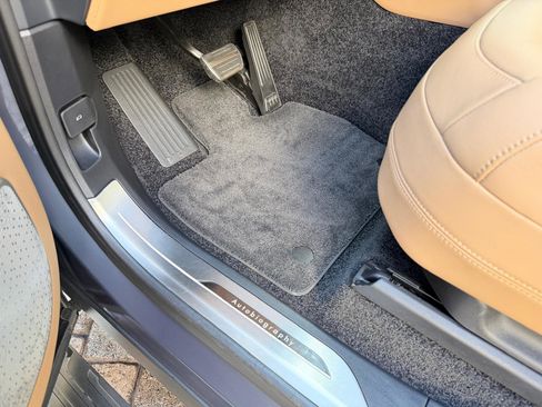 Used 2024 Land Rover Range Rover Long Wheelbase Autobiography image 32