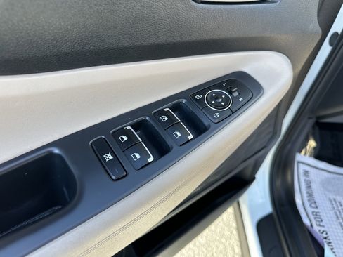 Used 2020 Hyundai Santa Fe SE w/ Cargo Package image 12