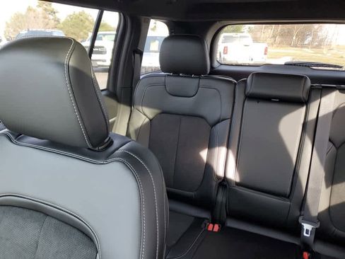 New 2026 Jeep Grand Cherokee Altitude image 14