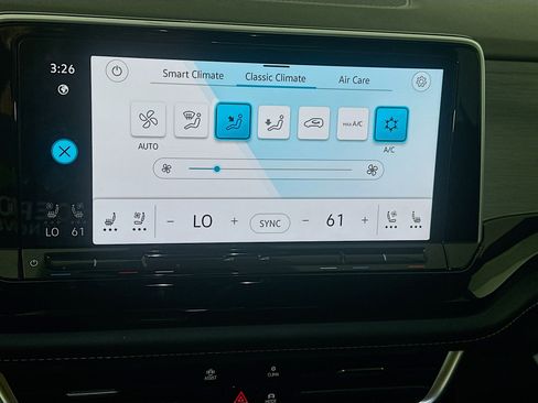 Used 2024 Volkswagen Atlas Cross Sport SE FWD image 22