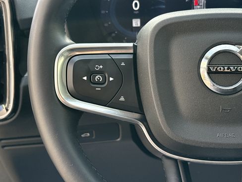 Used 2025 Volvo XC40 B5 Core image 19