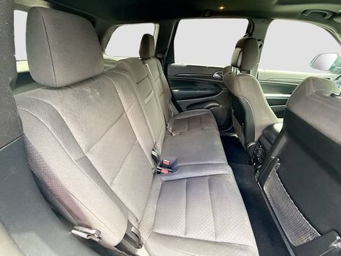 Used 2019 Jeep Grand Cherokee Laredo AWD/4WD image 35
