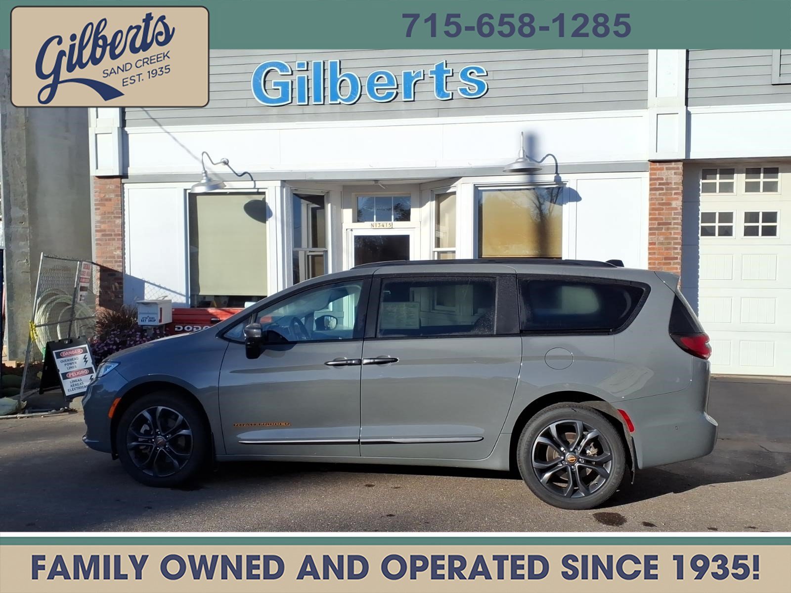Used 2023 Chrysler Pacifica Touring-L w/ Road Tripper Package AWD/4WD image 1