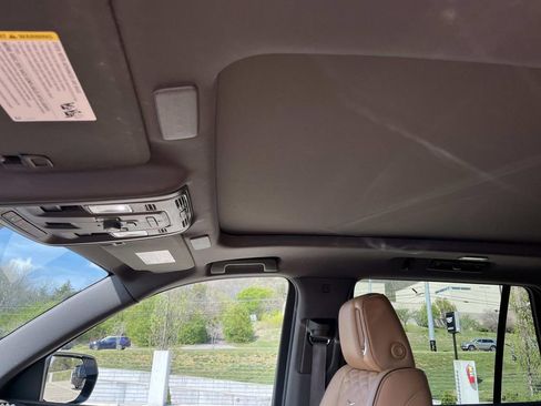 Used 2024 Cadillac Escalade Premium Luxury w/ Performance Package image 30