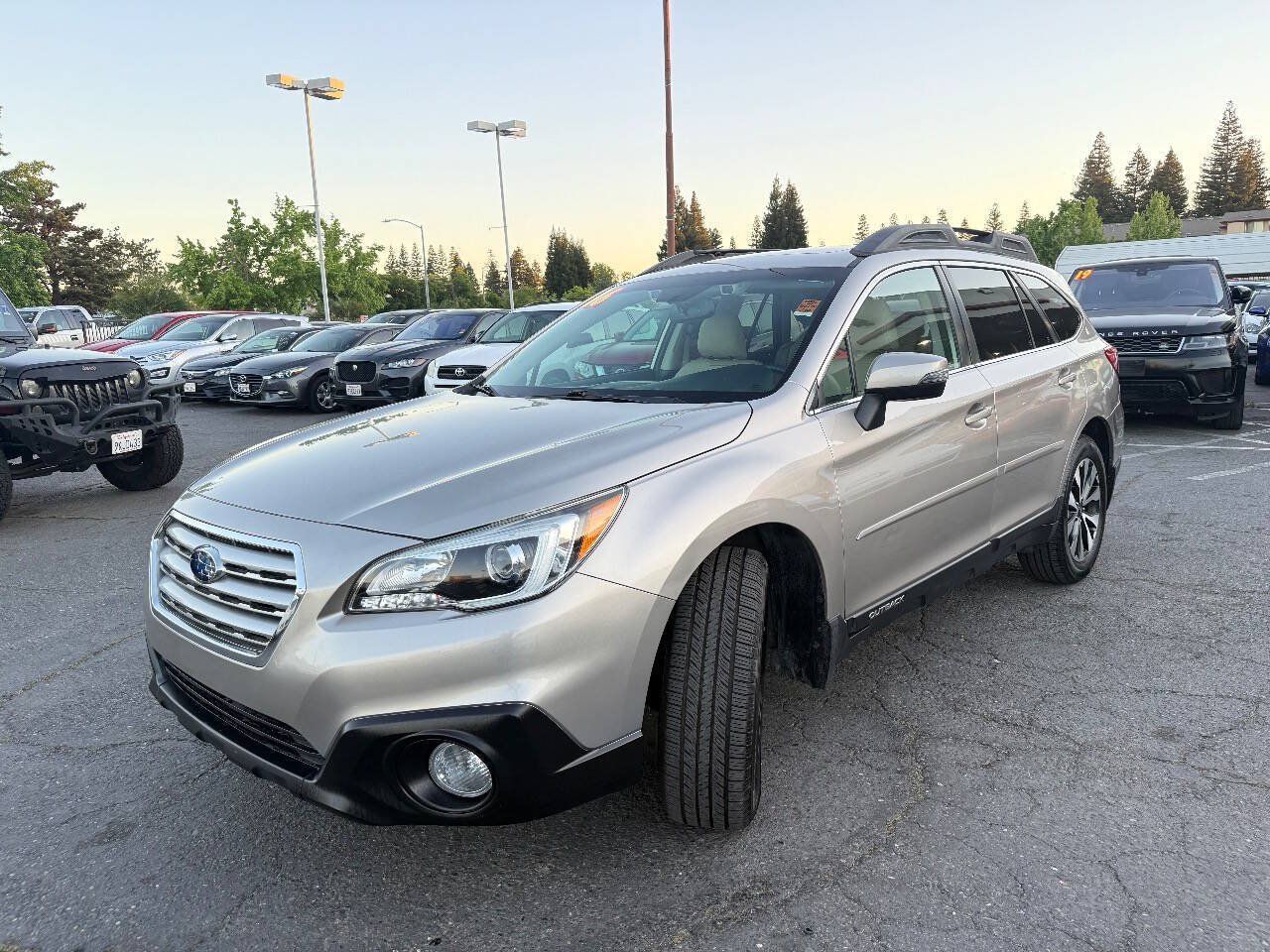 Used 2016 Subaru Outback 2.5i Limited AWD/4WD image 3