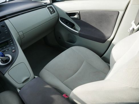 Used 2010 Toyota Prius Three image 11