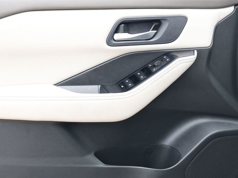 Used 2024 Nissan Rogue SV image 26