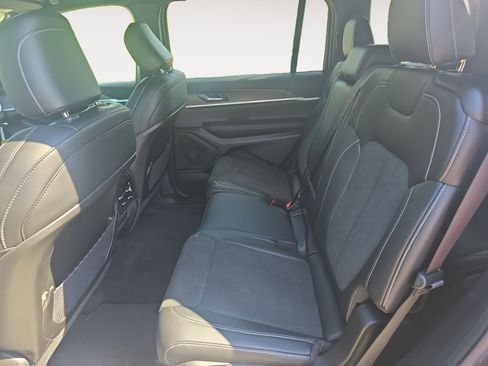 New 2026 Jeep Grand Cherokee L 2WD image 23