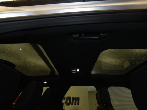 Used 2018 Land Rover Discovery HSE image 20