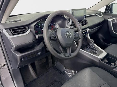 Used 2020 Toyota RAV4 XLE w/ Convenience Package FWD image 9