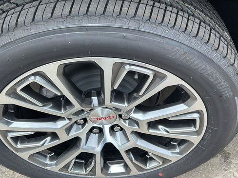 New 2026 GMC Yukon XL Denali w/ Denali Reserve Package RWD image 11