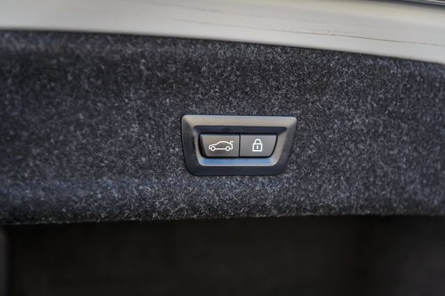 Used 2022 BMW 330i Sedan w/ M Sport Package RWD image 12