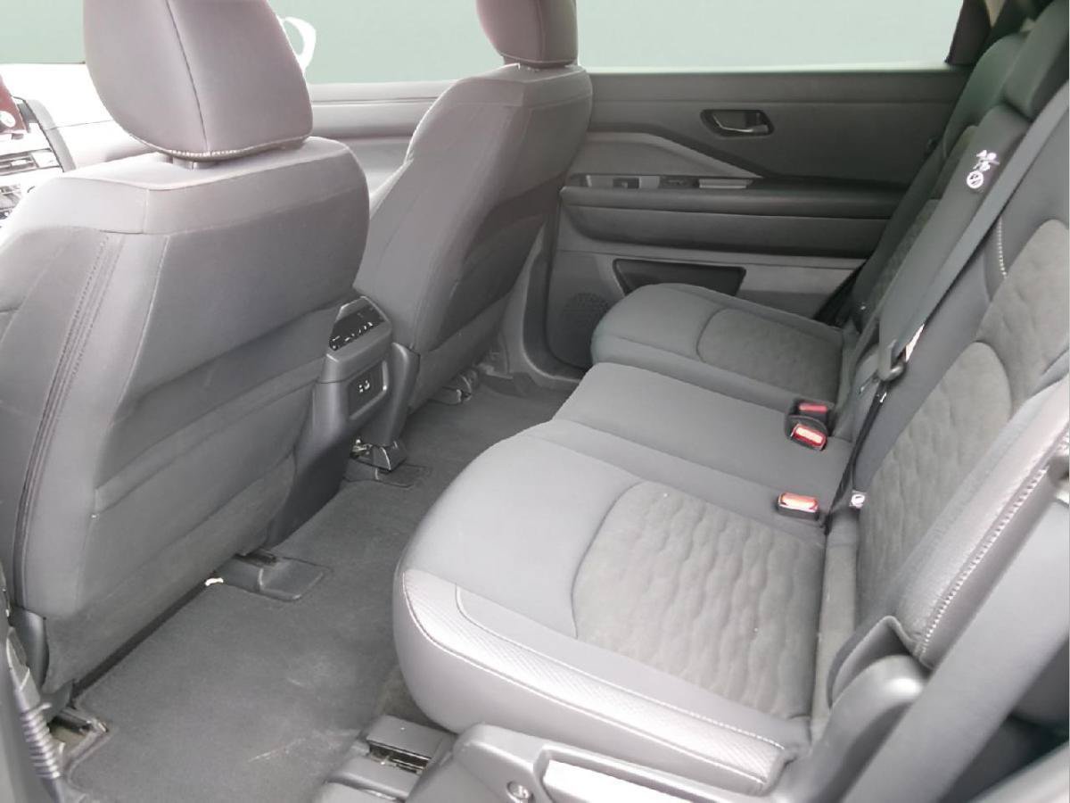 Used 2025 Nissan Pathfinder SV AWD/4WD image 9