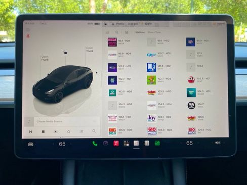 Used 2022 Tesla Model Y Performance AWD/4WD image 29