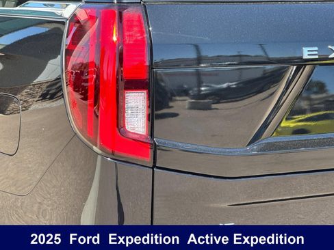Used 2025 Ford Expedition Active RWD image 43