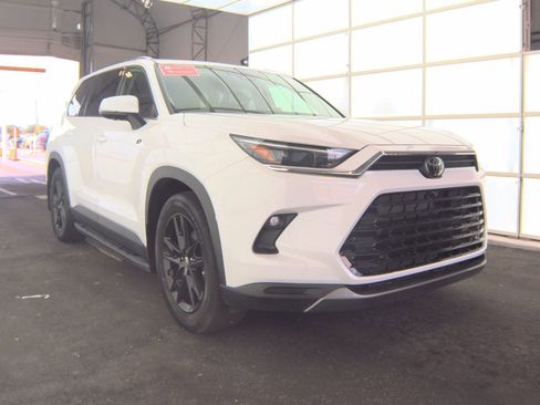 Used 2026 Toyota Grand Highlander FWD image 5