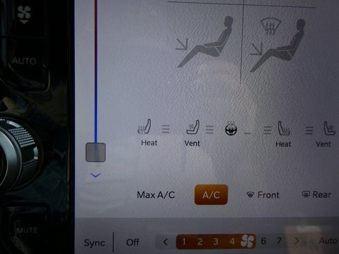 Used 2024 RAM 3500 Laramie w/ Towing Technology Group image 31