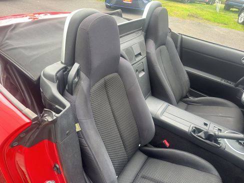 Used 2006 MAZDA MX-5 Miata Touring RWD image 25