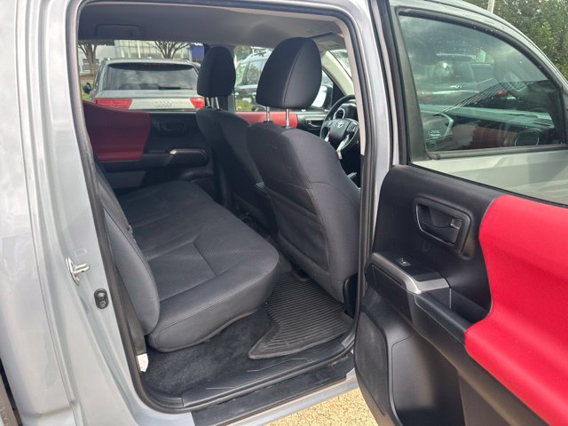 Used 2021 Toyota Tacoma SR5 AWD/4WD image 11