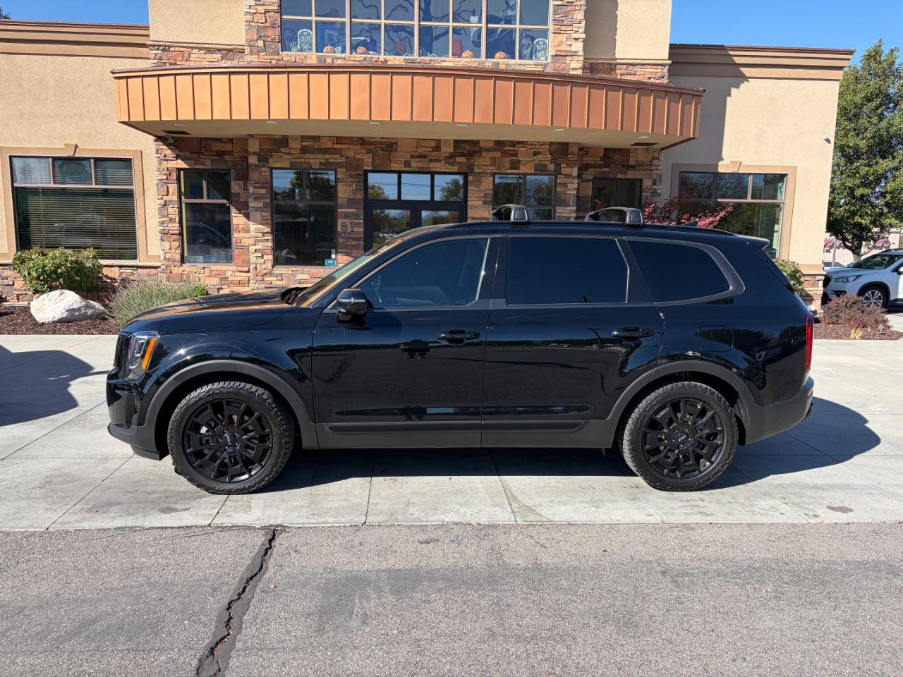 Used 2022 Kia Telluride SX w/ SX Prestige Package AWD/4WD image 2