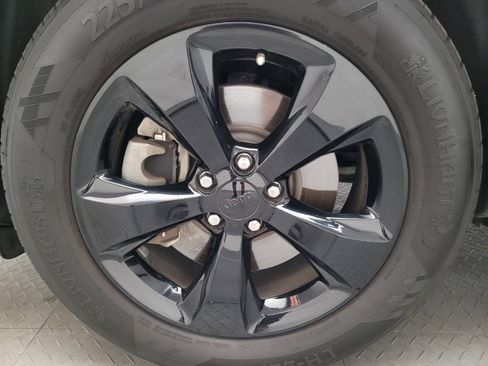 Used 2021 Jeep Cherokee Latitude Plus image 31