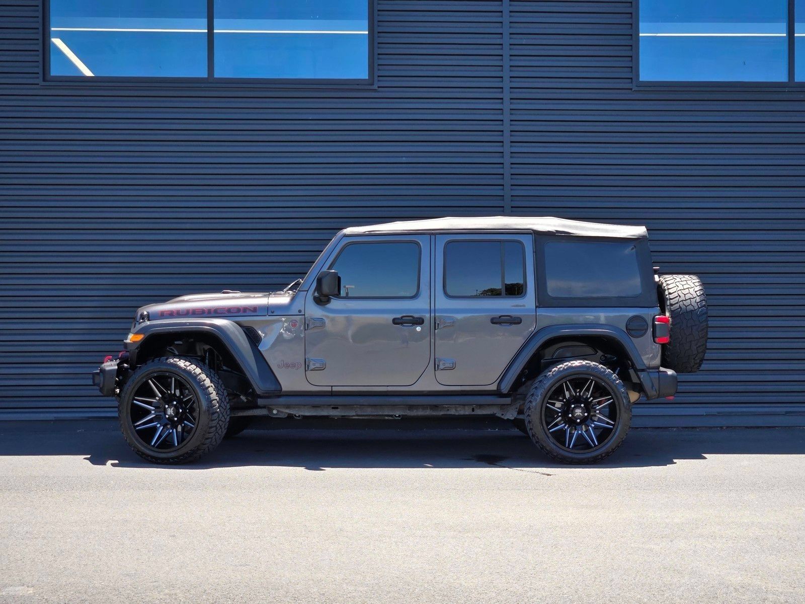 Used 2020 Jeep Wrangler Unlimited Rubicon w/ Steel Bumper Group AWD/4WD image 4