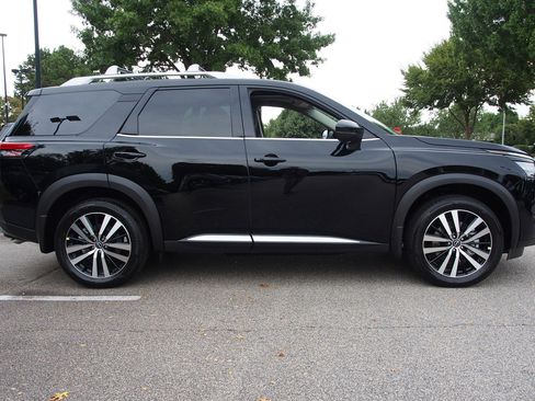 New 2025 Nissan Pathfinder Platinum w/ Cargo Package image 8