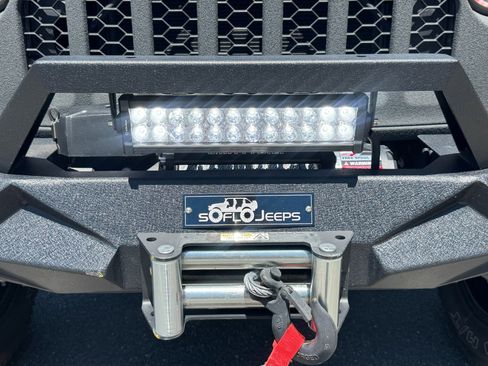 Used 2022 Jeep Gladiator Sport AWD/4WD image 19