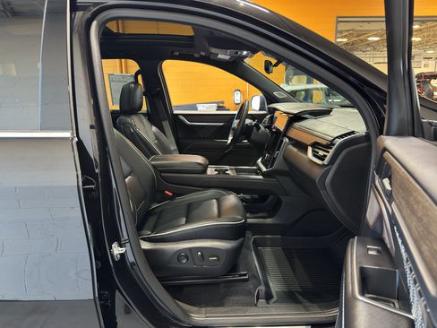Used 2025 GMC Acadia Denali w/ Super Cruise Package AWD/4WD image 14