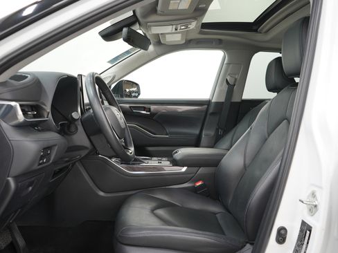 Used 2023 Toyota Highlander Limited image 26