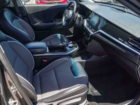 Certified 2022 Kia Niro EX FWD image 15