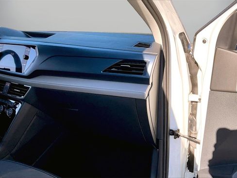 Used 2024 Volkswagen Taos SE image 19