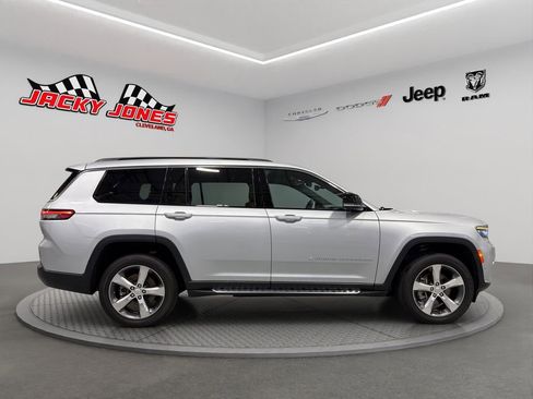 Used 2024 Jeep Grand Cherokee L Limited w/ Luxury Tech Group II image 11