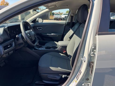 New 2025 Kia K4 LXS image 25