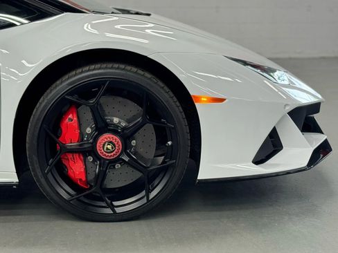 Used 2020 Lamborghini Huracan EVO image 26