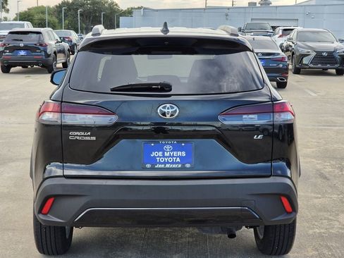 Used 2026 Toyota Corolla Cross LE FWD image 8