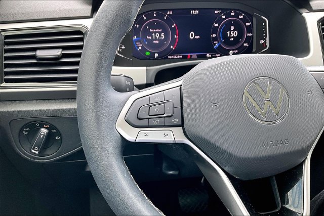 Used 2023 Volkswagen Atlas SE w/ Panoramic Sunroof Package FWD image 11