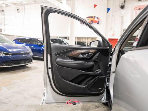 Used 2019 GMC Terrain Denali w/ Advanced Safety Package image 43