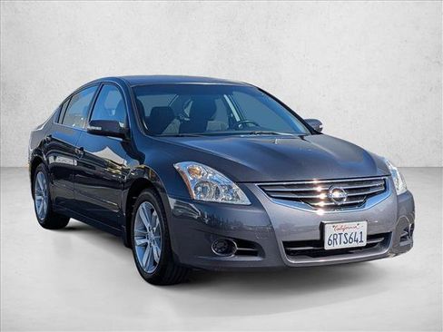 Used 2011 Nissan Altima 3.5 SR FWD image 3