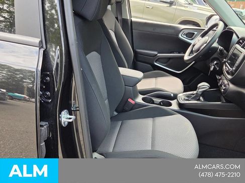 Used 2025 Kia Soul LX w/ LX Technology Package FWD image 15
