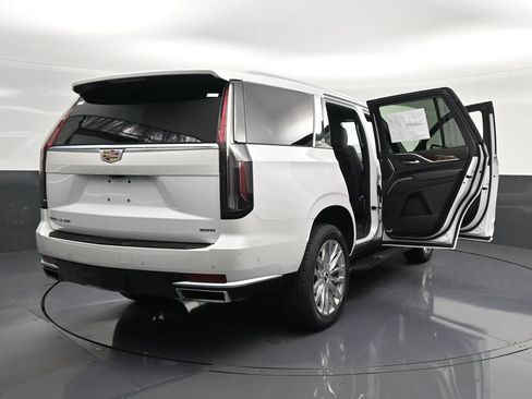 Used 2023 Cadillac Escalade Premium Luxury RWD image 39