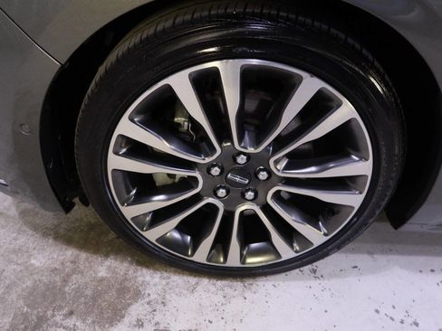 Used 2017 Lincoln Continental Select w/ Technology Package image 10