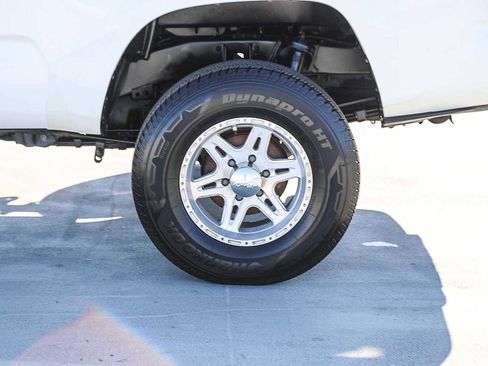 Used 2018 Toyota Tacoma SR image 11