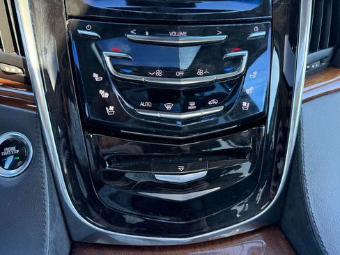 Used 2016 Cadillac Escalade Premium image 18