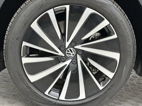 Used 2024 Volkswagen ID.4 Pro AWD/4WD image 11