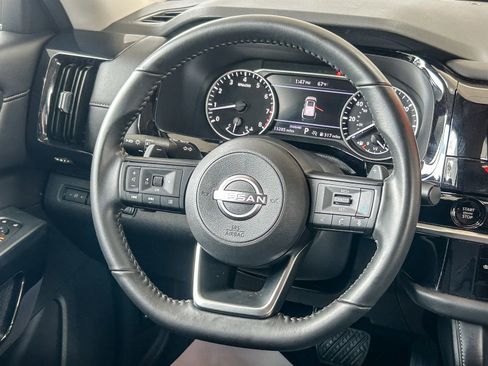 Used 2025 Nissan Pathfinder SV FWD image 15