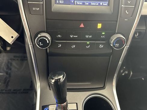 Used 2017 Toyota Camry SE image 8