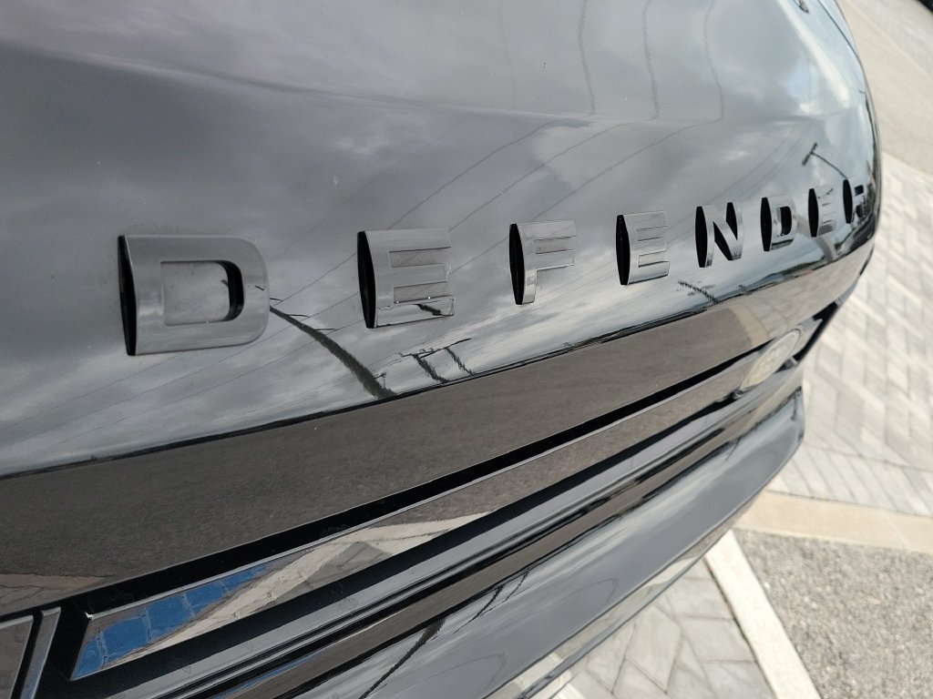 Used 2025 Land Rover Defender 110 X AWD/4WD image 9