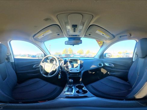 Used 2017 Chevrolet Equinox LS image 28